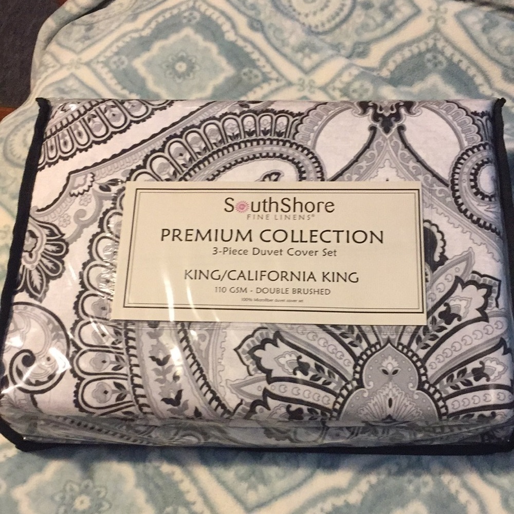 SouthShore King size Duvet Set NEW